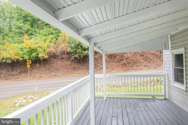 Building Photo - 1425 Manor Rd