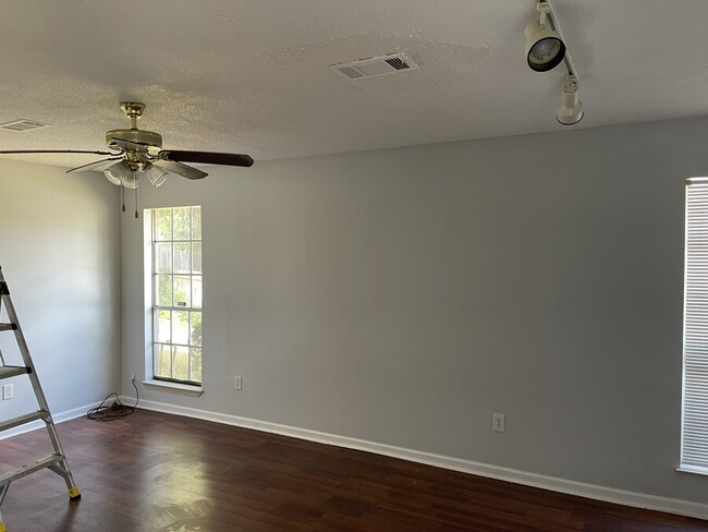 Building Photo - 2636 Westwood Dr