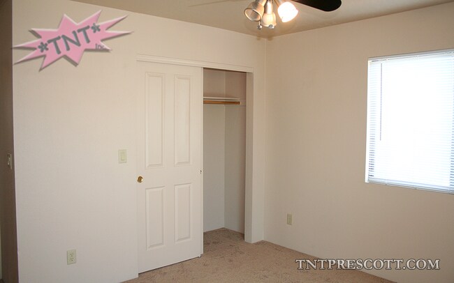 Building Photo - Home in Cliff Rose HOA ~ Winter Special!!