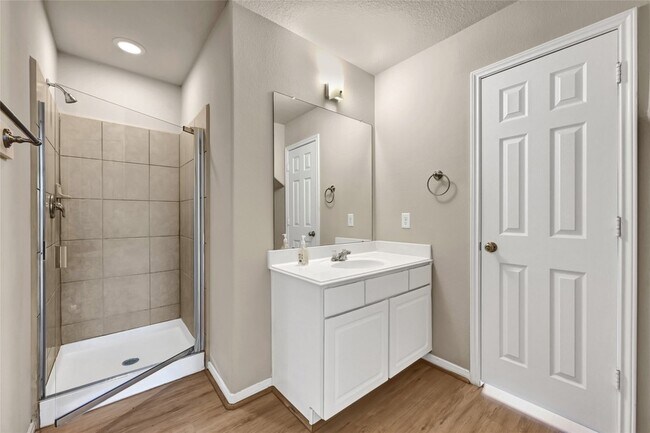 Building Photo - 3007 Apple Dale Dr