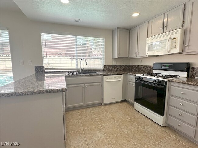 Building Photo - 7604 Cruz B