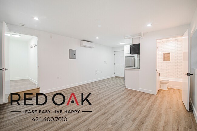 Building Photo - 240 N Van Ness Ave