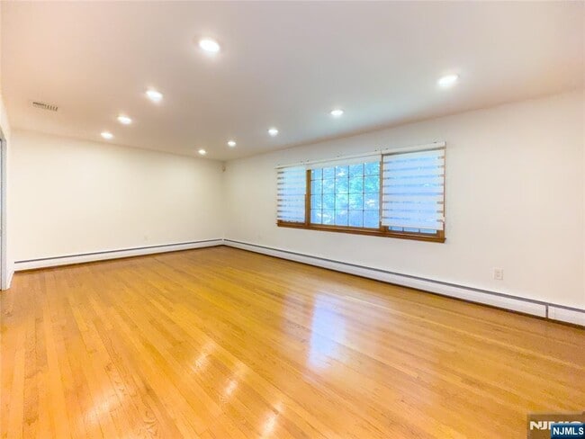 Building Photo - 19 Dearborn Dr