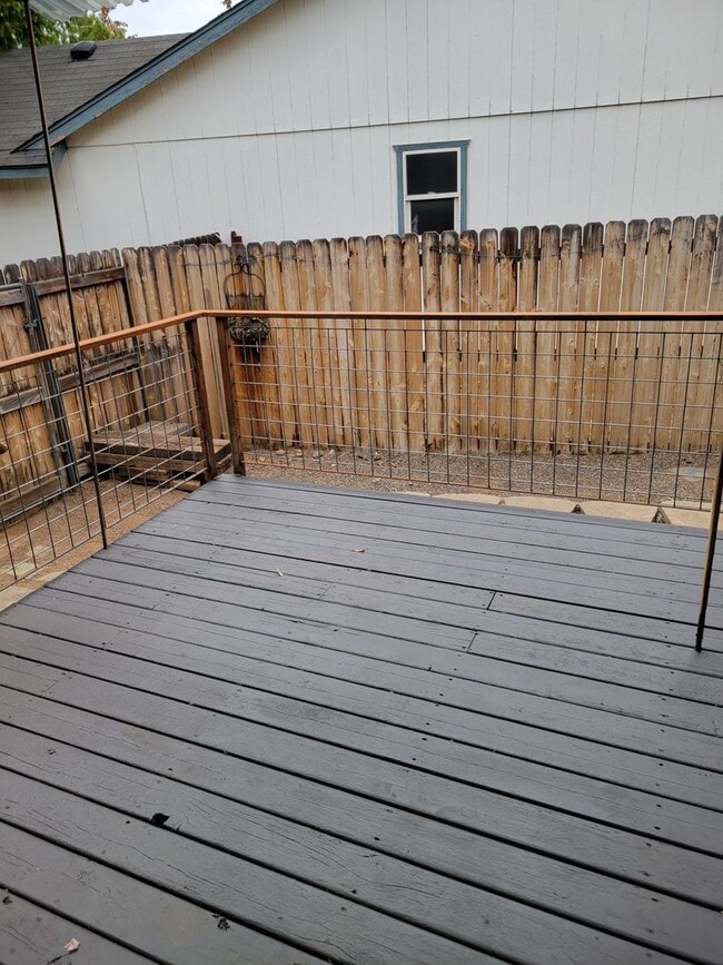 Building Photo - Newly painted  2,000+ sq home with RV parking