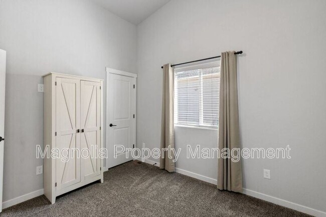 Building Photo - 9340 Blue Birch Ct