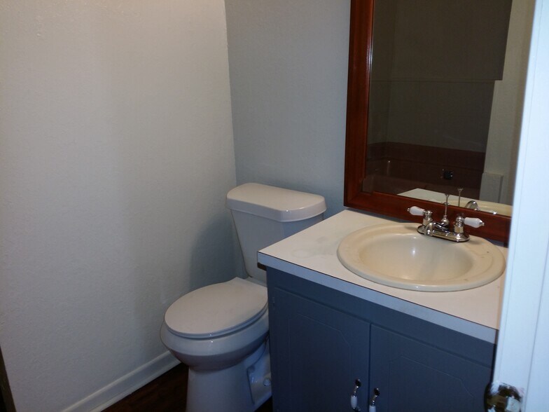 Building Photo - 1119 Alta Vista Dr