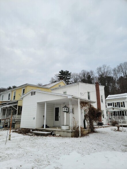 Building Photo - 213 W Main St