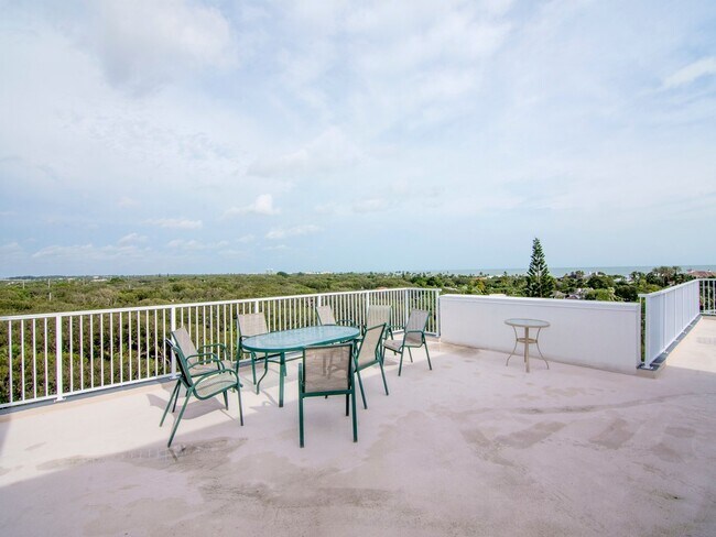 Building Photo - 935 E Causeway Blvd