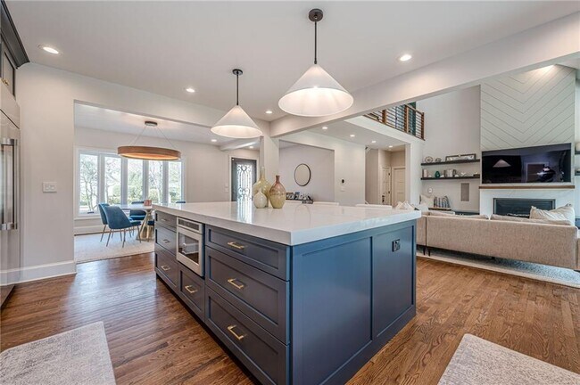 Building Photo - 4562 Columns Dr SE