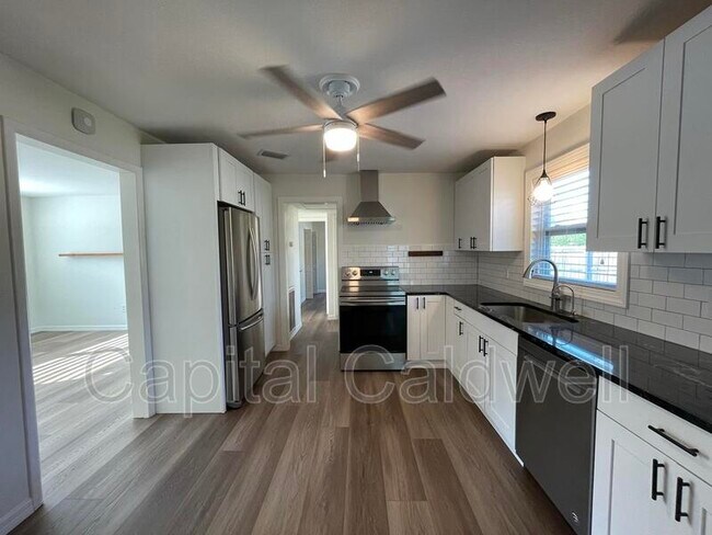 Building Photo - 1609 San Mateo Dr