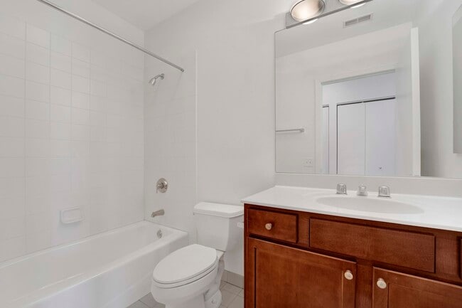 Building Photo - 330 N Clinton St