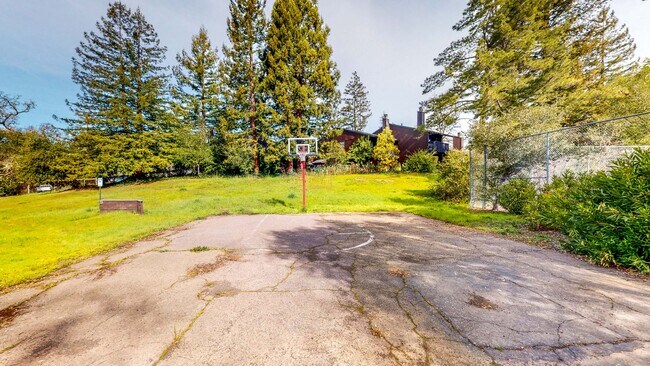 Building Photo - PURE Property Management Presents: Beautiful 3 Bedroom/2 Bath in Santa Rosa!