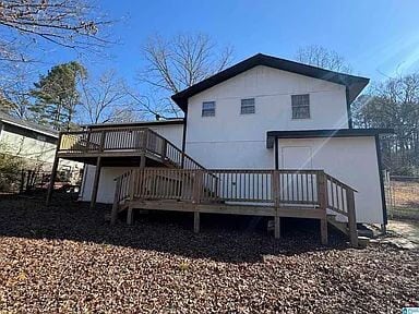 Building Photo - Charming 3-Bed Home with 2 Full Baths and ...