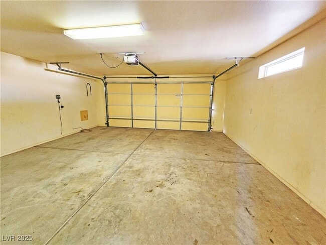 Building Photo - 960 Lone Pine Rd