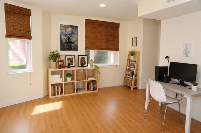 Building Photo - 4048 Washington St