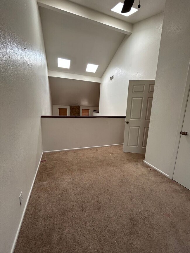 Building Photo - Two Story Townhouse in Esmond Estates