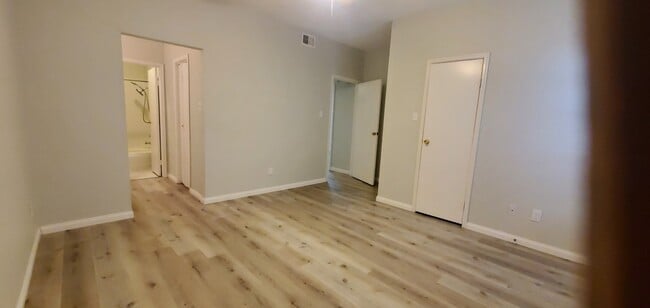 Building Photo - 9707 Richmond Ave.