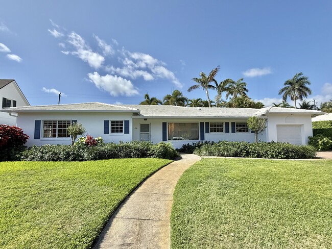 Building Photo - 206 Russlyn Dr