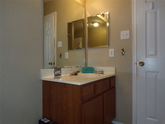 Building Photo - 2612 Sierra Dr
