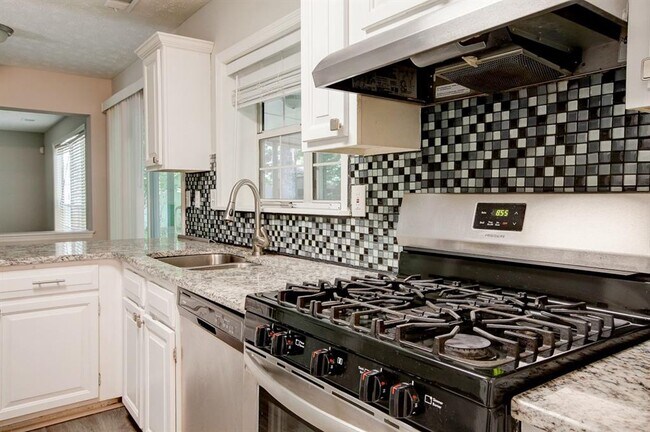 Building Photo - 4940 Tanners Spring Dr
