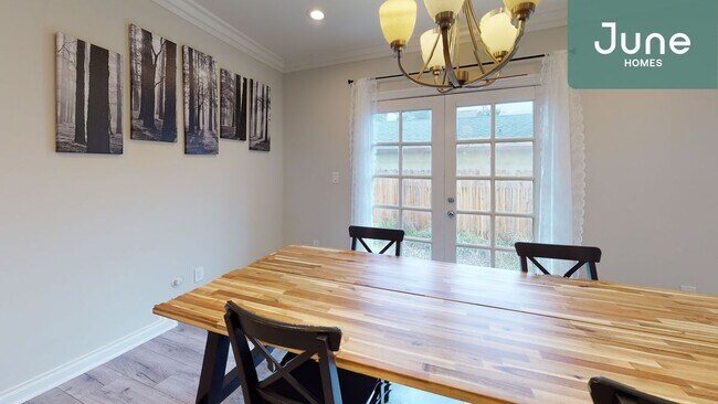 Building Photo - ROOM ONLY in 4-bed/3.0-bath Home