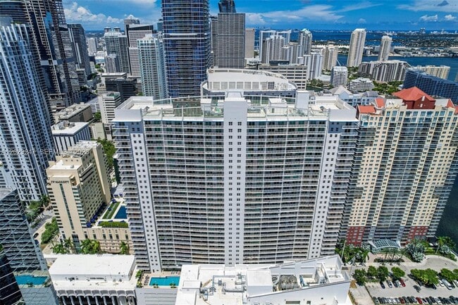 Building Photo - 1200 Brickell Bay Dr