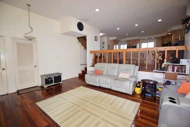 Building Photo - 255 North Rd