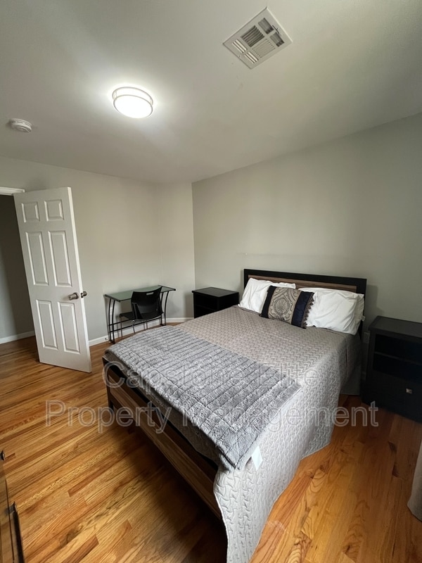 Building Photo - 255 - 257 NJ Railroad Ave #2