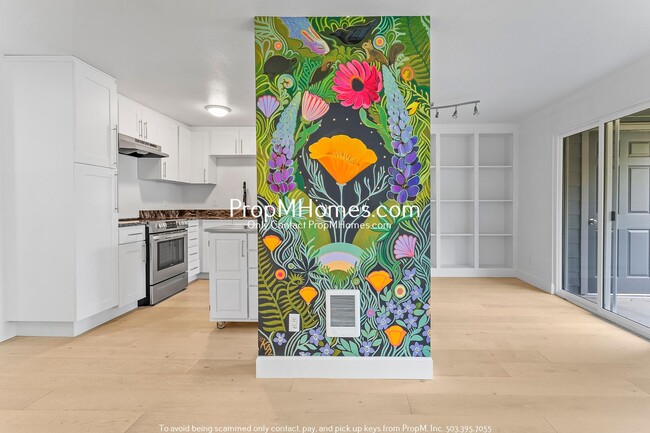 Building Photo - Beautifully Updated Condo in Multnomah Vil...