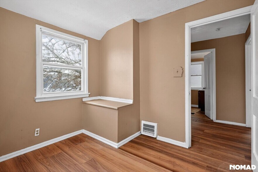 Building Photo - 3894 E 144th St