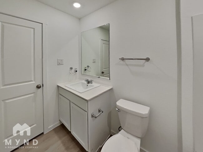 Building Photo - 217 Poplar Pl