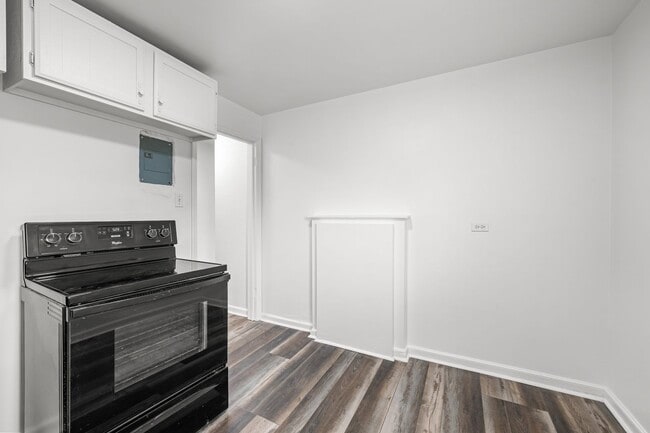 Building Photo - Come check out this beautiful apartment cl...