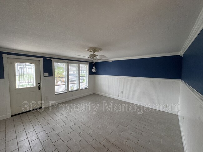 Building Photo - 1604 Abscott St