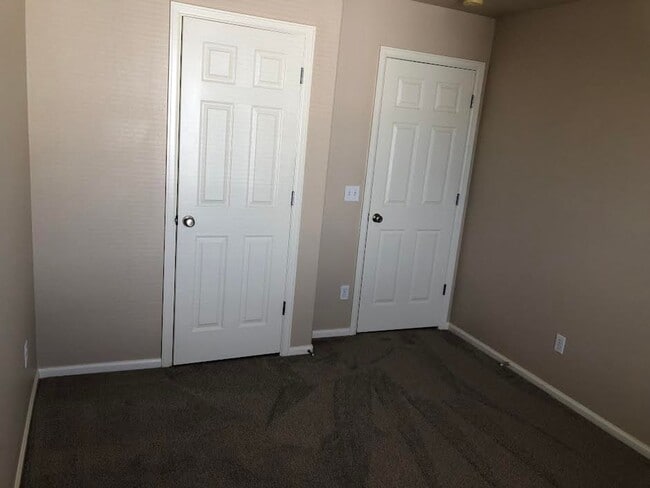 Building Photo - Fully Renovated, "MUST SEE" 3 Bedroom, 3 Bath Townhome with 2 Car Attached Garage