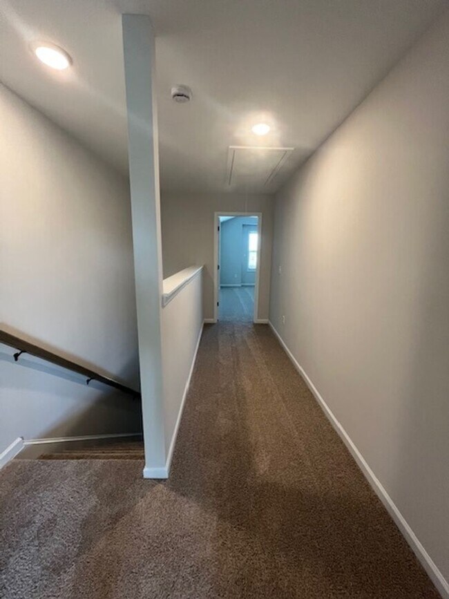 Building Photo - 8405 Paramount Point