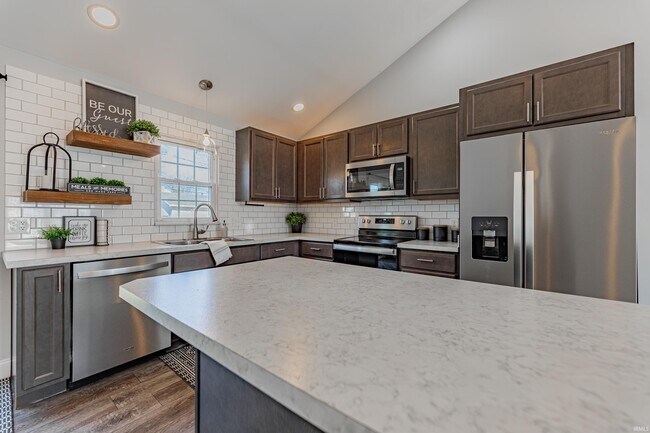 Building Photo - 2216 E Walnut St