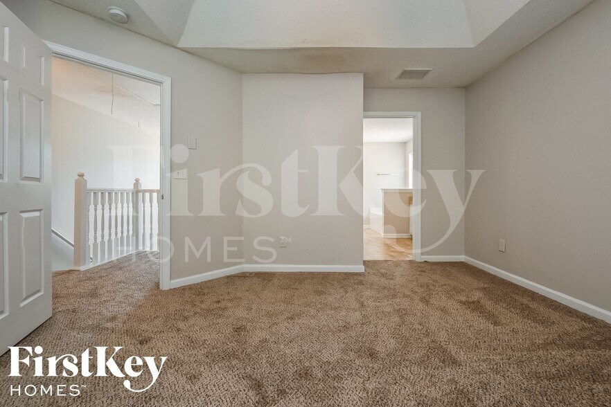 Building Photo - 7976 Mustang Ln