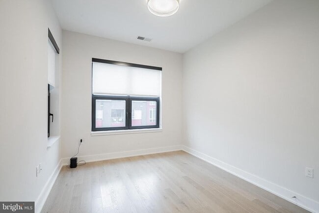 Building Photo - 701 Swann Ave