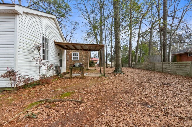 Building Photo - Druid Hills Charmer Available NOW!