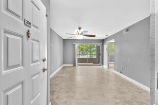 Building Photo - 2820 N Oakland Forest Dr