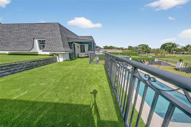 Building Photo - 4312 NE 22nd Ave