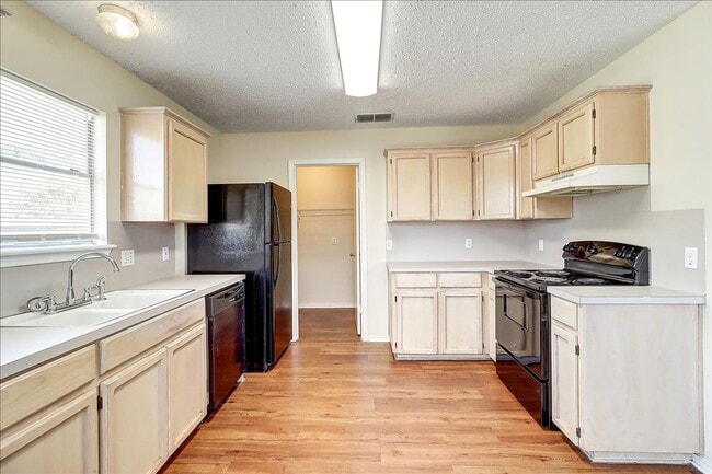 Building Photo - 7833 Wolverine Dr