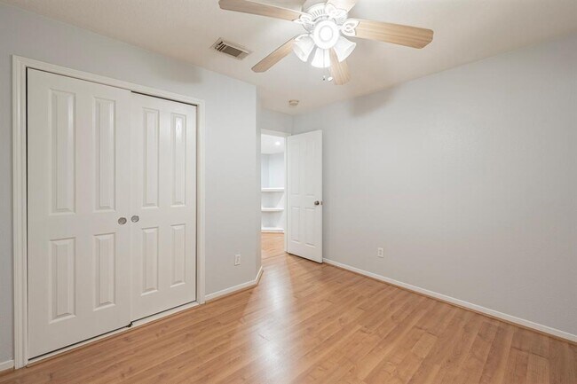 Building Photo - 203 W Sundance Cir