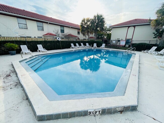 Building Photo - HIDDEN CREEK CONDO-1602 Bending Brook Way ...
