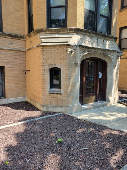 Building Photo - 4455 N Artesian Ave