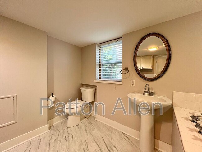 Building Photo - 126 Locust Ct