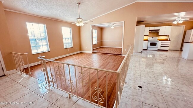 Building Photo - 301 Nesbitt St