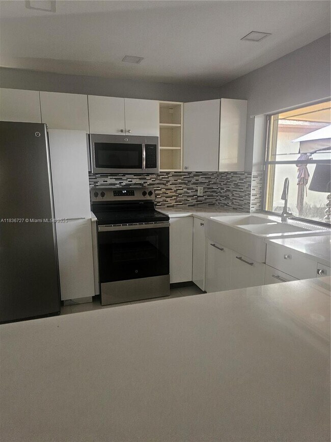 Building Photo - 5320 SW 153rd Pl S