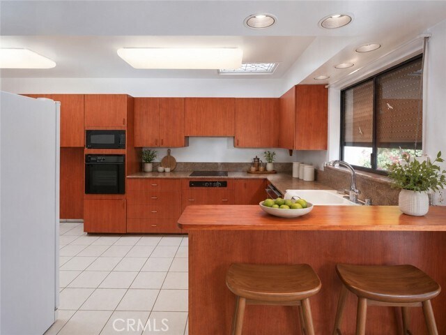 Building Photo - 1300 Pso Redondo