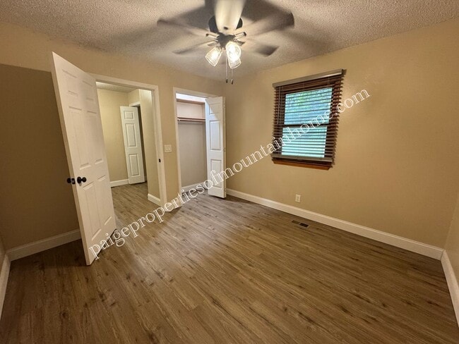 Building Photo - 412 Spring Park Dr